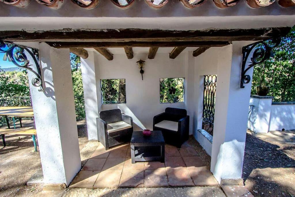 Les Canyes Cottage, Private Villa Resort Piera Номер фото